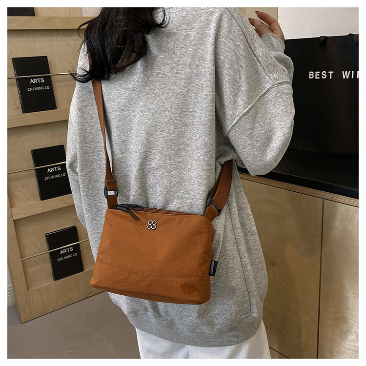 Kvinnors stor kapacitet, enfärgad, axelavancerad och minimalistisk, crossbody-väska för kvinnor, handväska i canvas, mobil_voghion.com