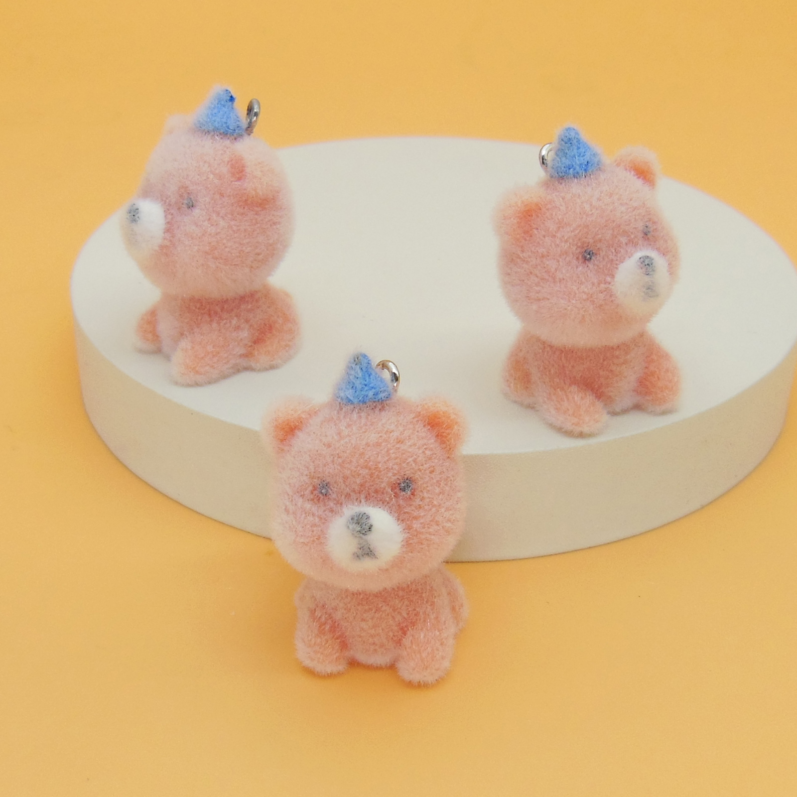 파란색 모자 곰