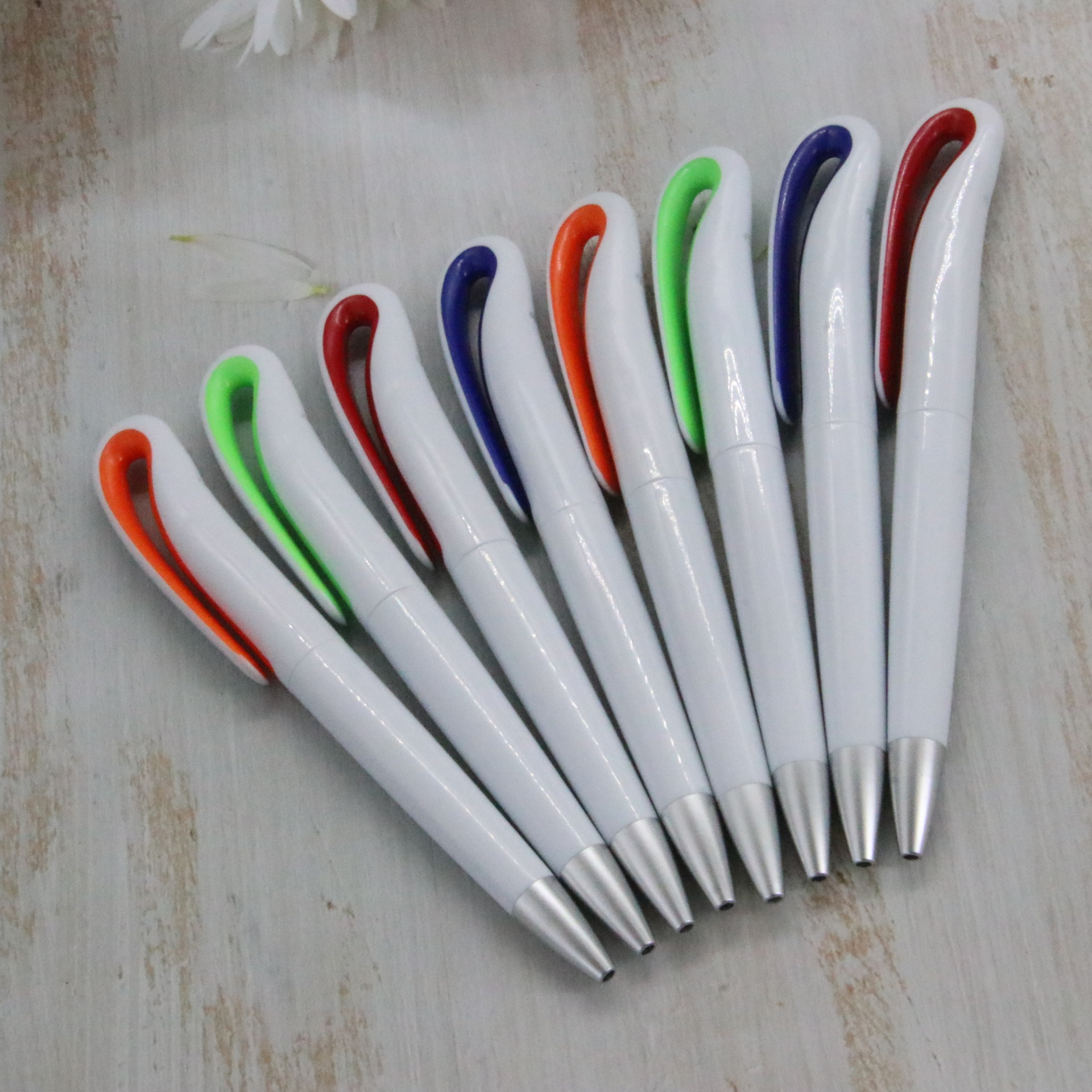 Presione bolígrafo blanco cisne bolígrafo publicitario plástico bolígrafo al por mayor