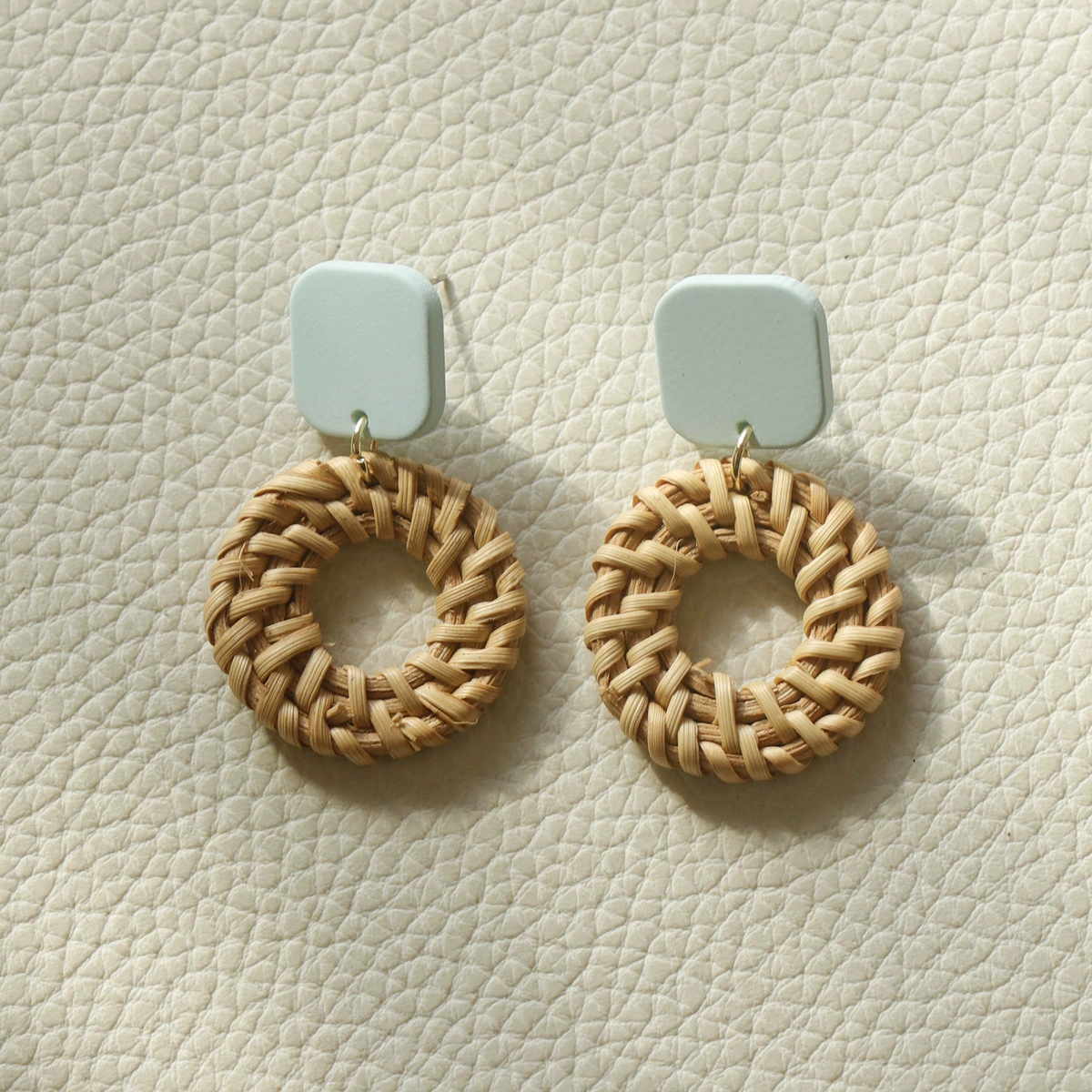 Эarrings straw fresh handmade, простой и изящный дизайн