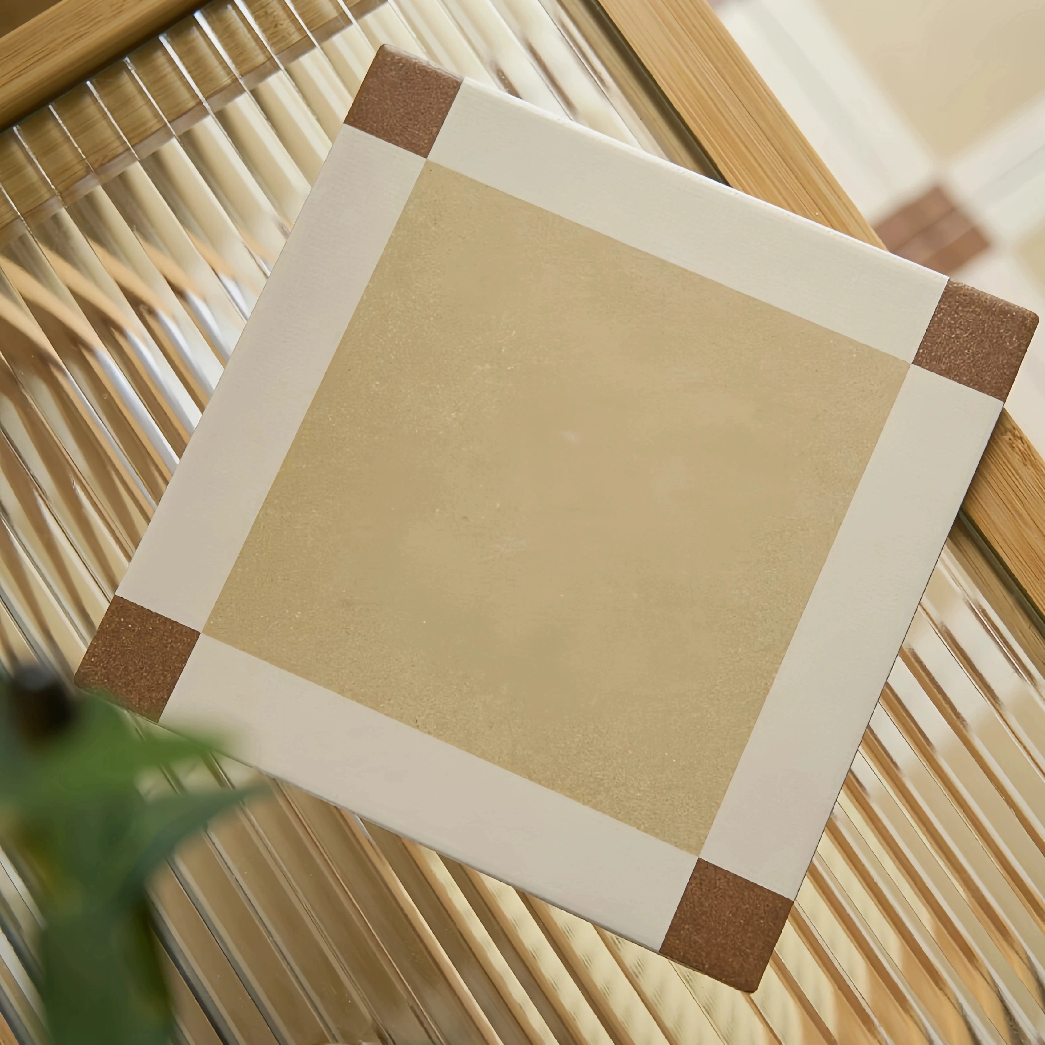 Европейский и американский ретро-стиль, теплые цвета, маленькая плитка для ванной комнаты, туалета, туалета, гостиной, полностью керамическая напольная плитка, магазин плитки