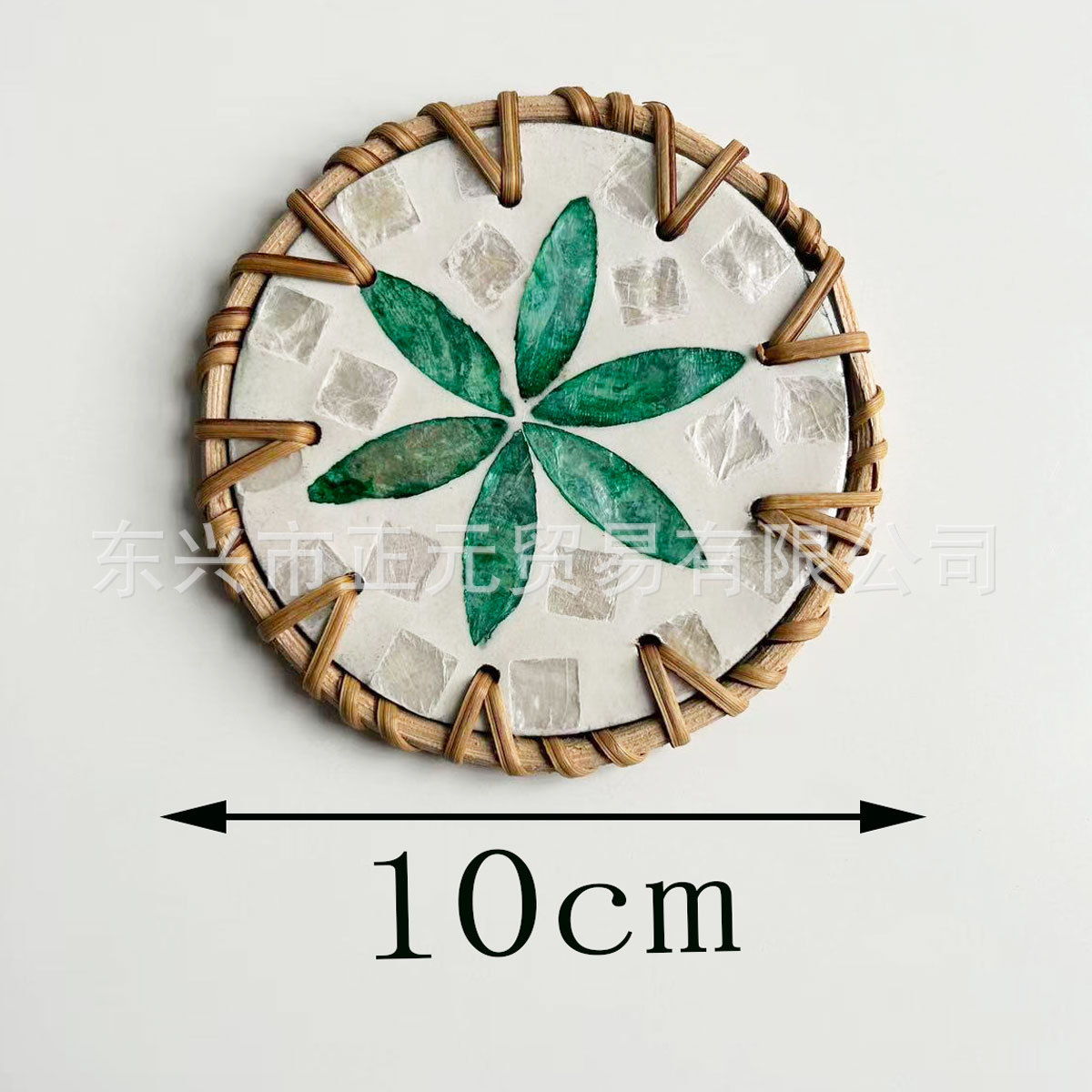 등나무 + 쉘 코스터 - 가장자리가 희박한 녹색 잎이 있는 원형 단일 조각 10cm