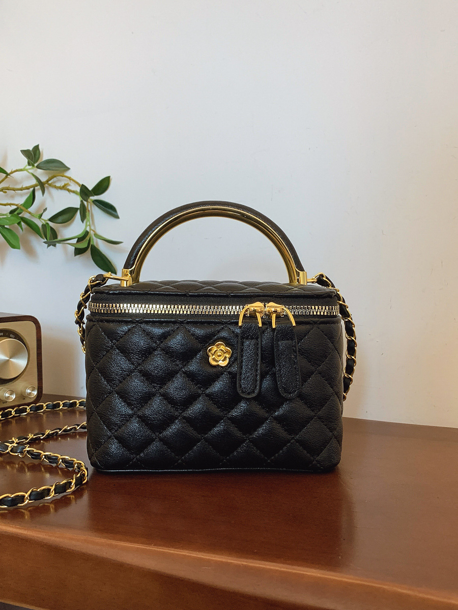 Bolso de mano de lujo ligero estilo francés, bolso cuadrado pequeño para mujer, nuevo modelo transfronterizo 2026, bolso cruzado de cadena acolchado de alta calidad.
