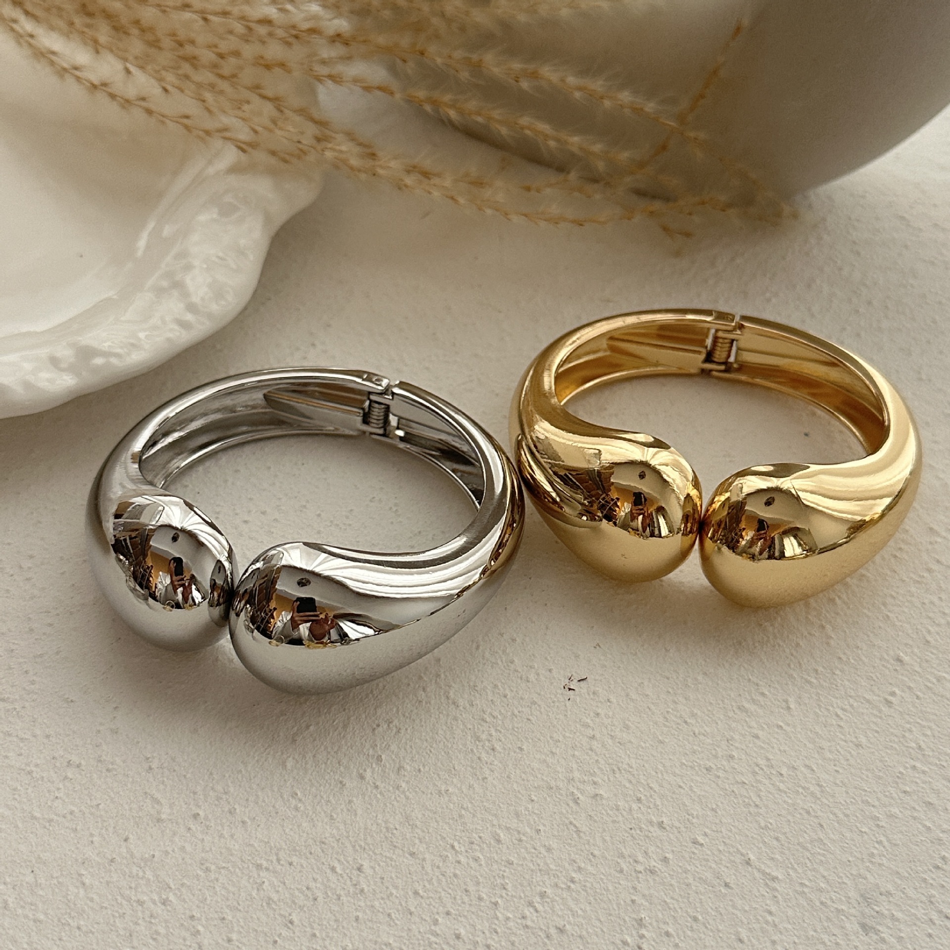 59g Weight Rings, Bracelets Classification 1 Piece Quantity Daily Occasion Alloy Material Solid Color, Butterfly Pattern Women's Gender Ring, Plating Design Exaggerated Style Exaggerated Solid Color Butterfly Alloy Ring Plating Women's Rings Bracelets 6