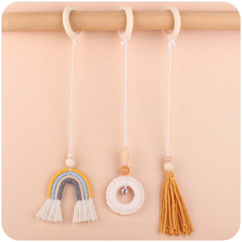 Suministros para bebés de dibujos animados Arco Iris colgante de tres piezas de los niños de educación temprana hecha a mano tejida sonajero juguete Decoración