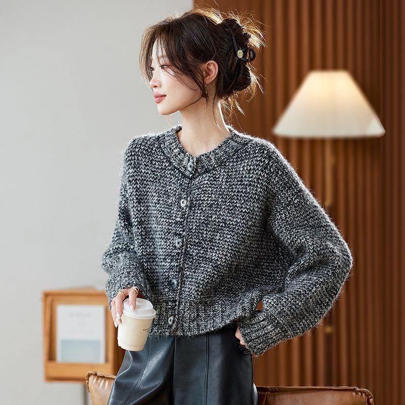 French-style vintage chunky knit sweater cardigan for women, autumn and winter, casual and sophisticated, thick knitted short outerwear French-style vintage chunky knit sweater cardigan for women, autumn and winter, casual and sophisticated, thick knitted short outerwear