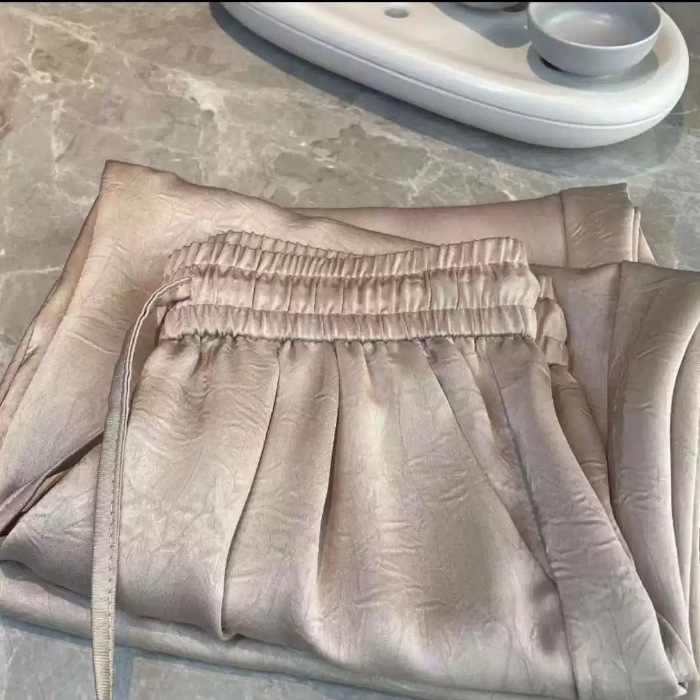 Nuevos pantalones de piernas anchas acéticas de estilo nacional brillo transpirable para mujeres 2025 nuevos pantalones de sandallas delgados impresión de seda de hielo satén