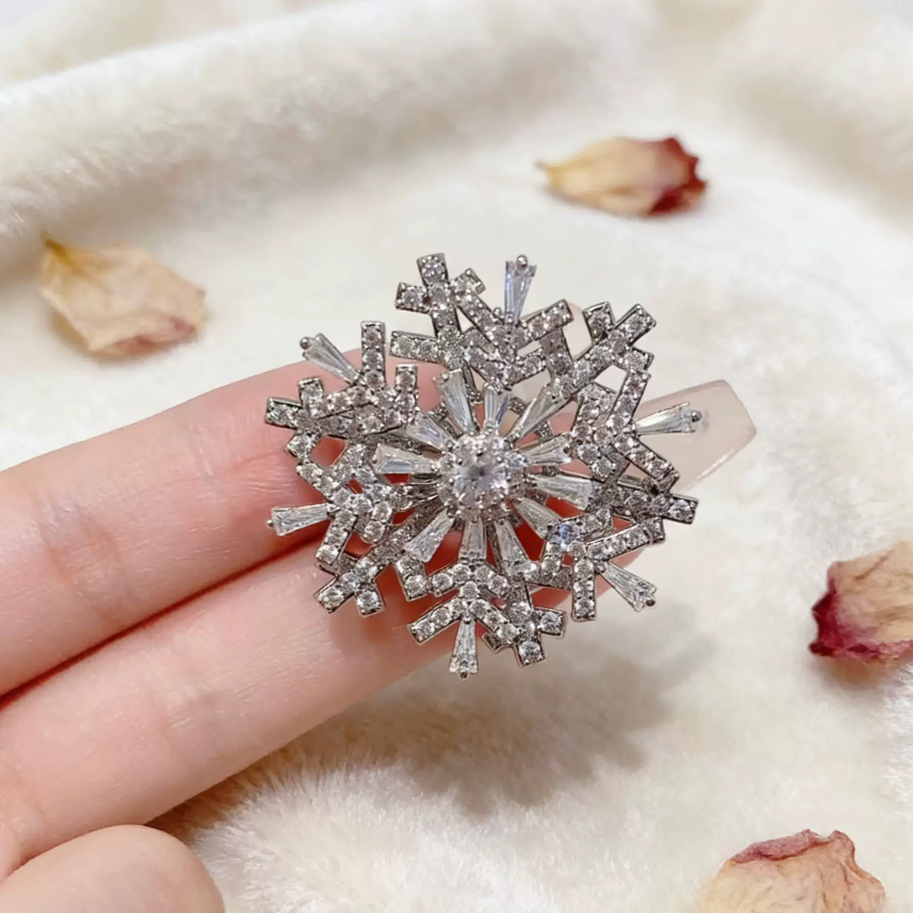 奢华百搭雪花胸针高级感精致胸花小众时尚可旋转设计西装大衣配饰