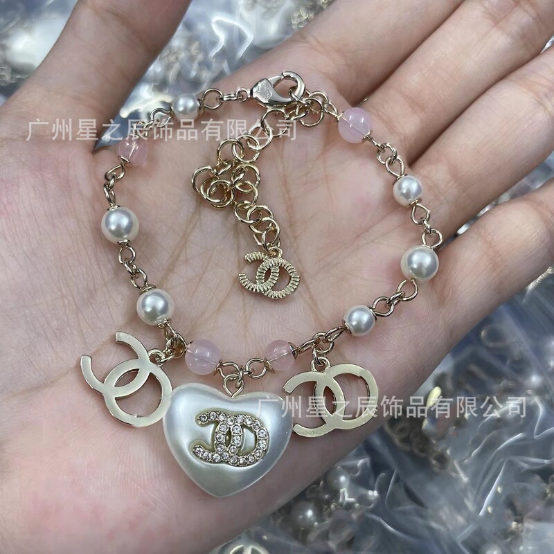 Real Shot of Xiangjia Double C Pink Bead White Peach Heart Bracelet for Women, Grandma Heart Pearl Bracelet for Women, Factory Wholesale
