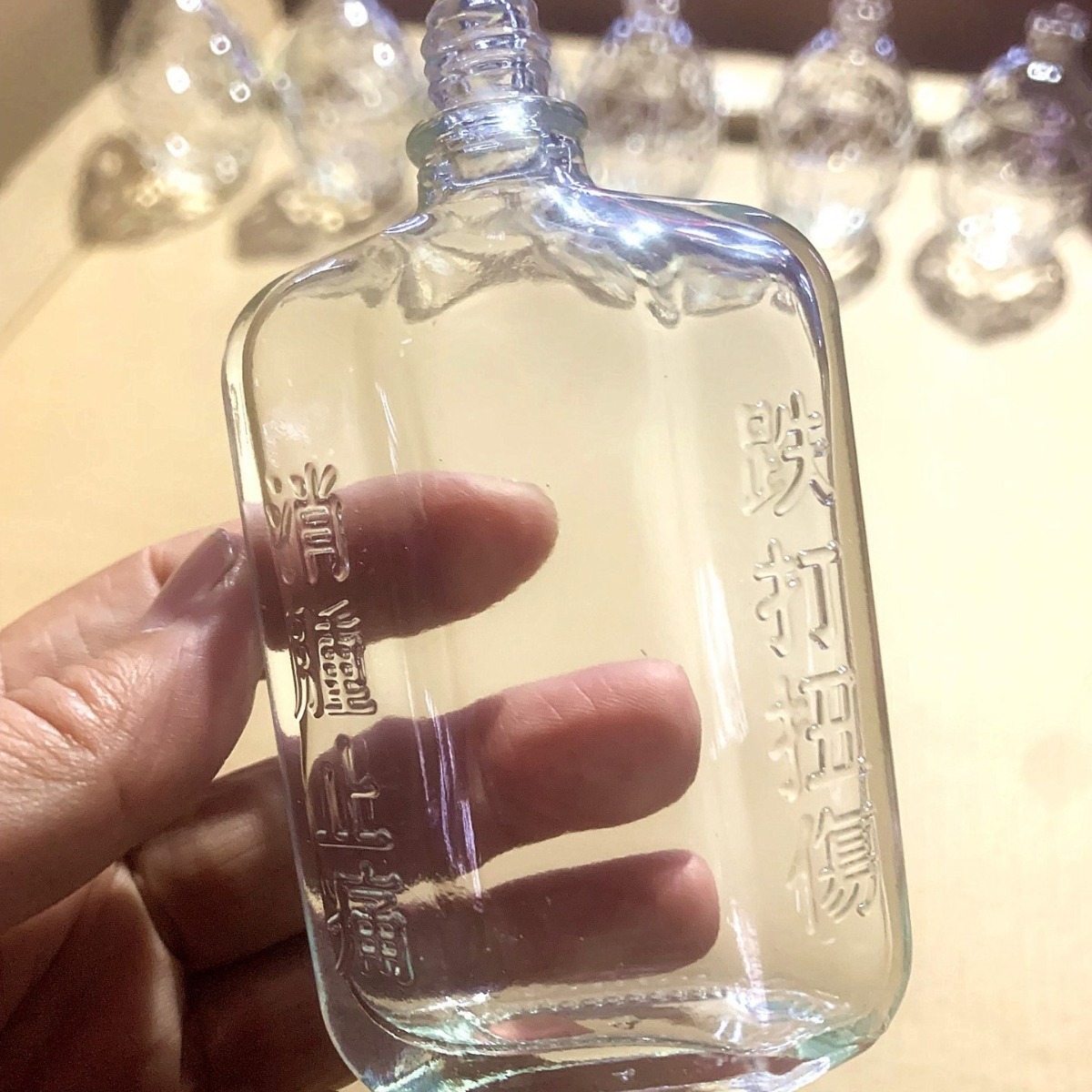 厂家供应玻璃红花油瓶 活络油瓶 跌打油瓶 药油玻璃瓶瓶