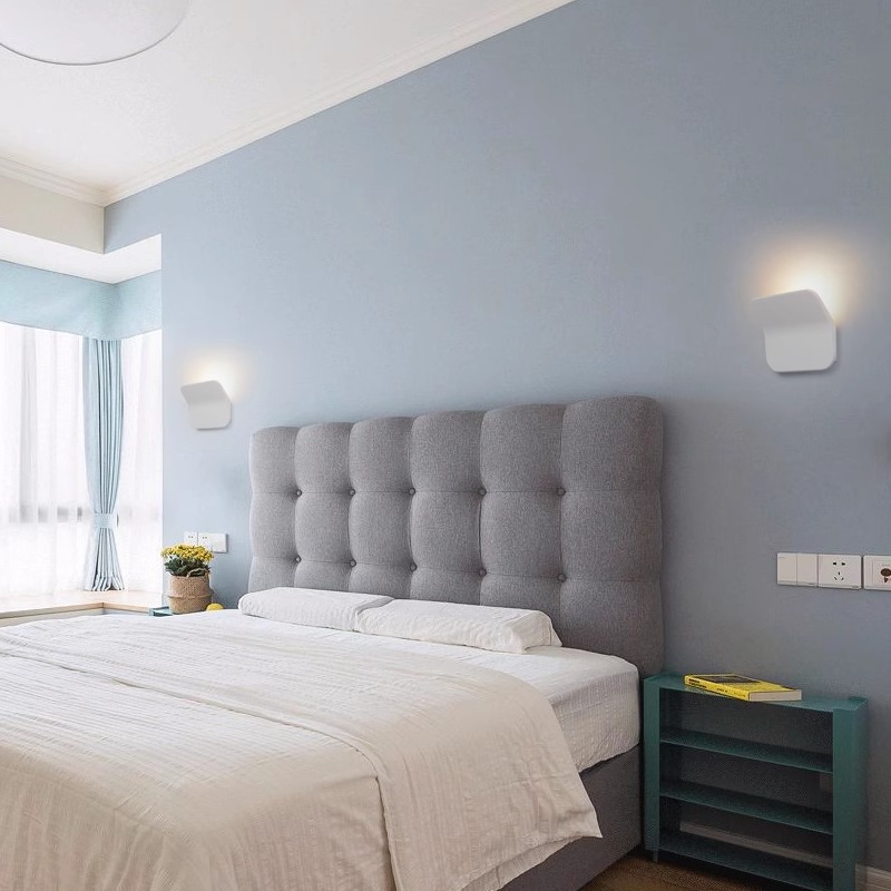 Lámpara de noche simple, diseñador moderno nórdico, lámpara de noche de dormitorio, lámpara de pared de pasillo ultrafina redonda, traje de atmósfera blanca