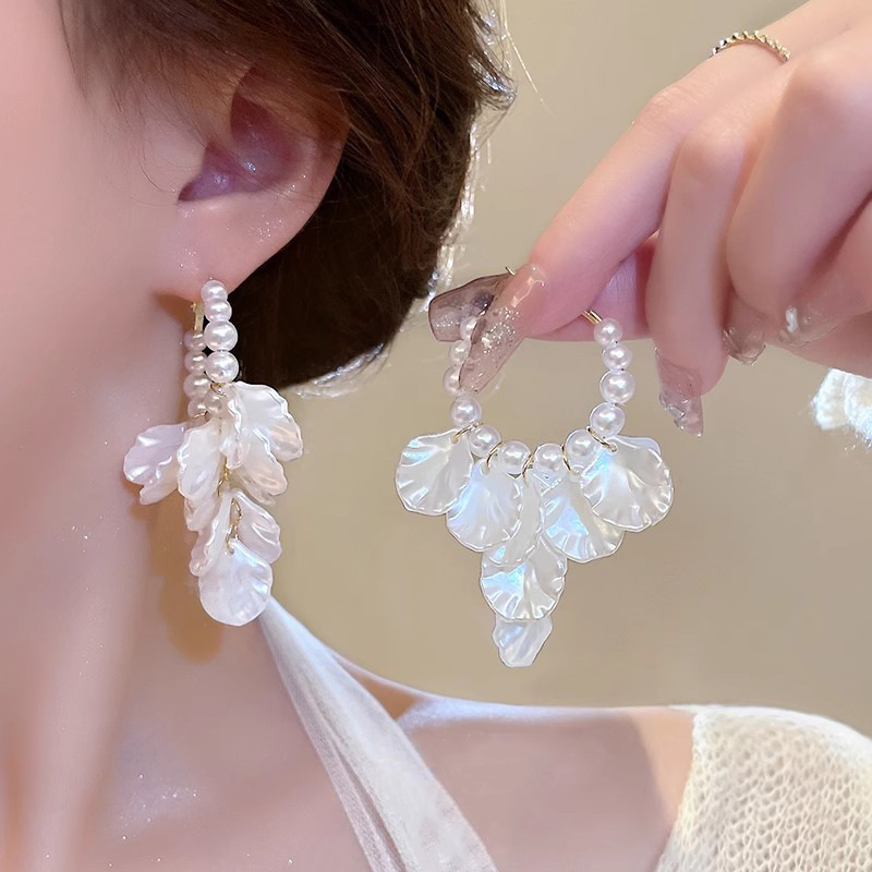S925 Silver Needle Retro Pearl Petal Tassel Earrings Women's Light Luxury Niche Design High-end Ear Studs Exaggerated Earrings