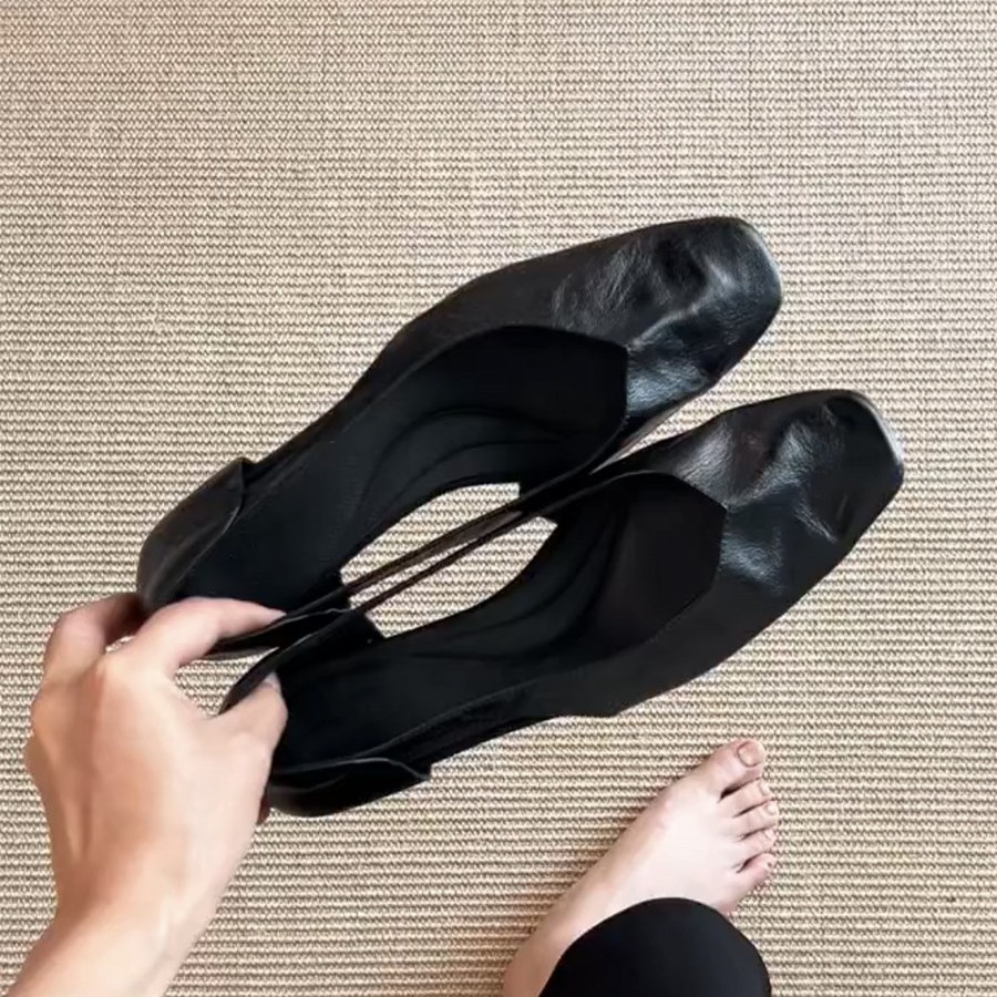 Minimalistic fashionable comfortable Mary Jane shoes square toe…