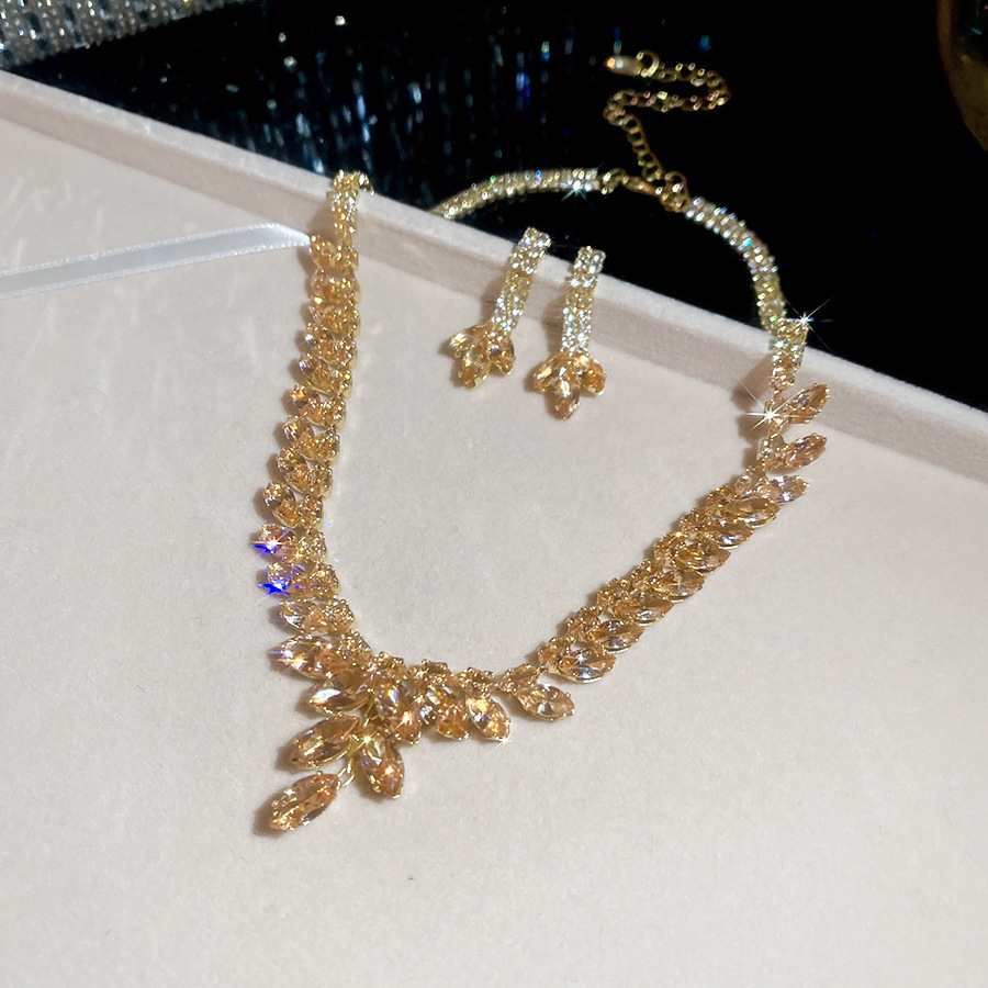 Medieval vintage diamantes goteo pendientes collar ligero lujo nicho cerradura estilo palacio conjunto de joyas exquisitas