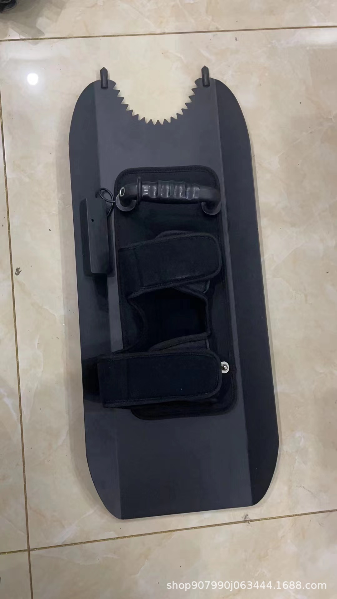 手持防暴盾牌臂盾照明铝合金多功能安保防砍防护防爆保安防身装备-阿里巴巴