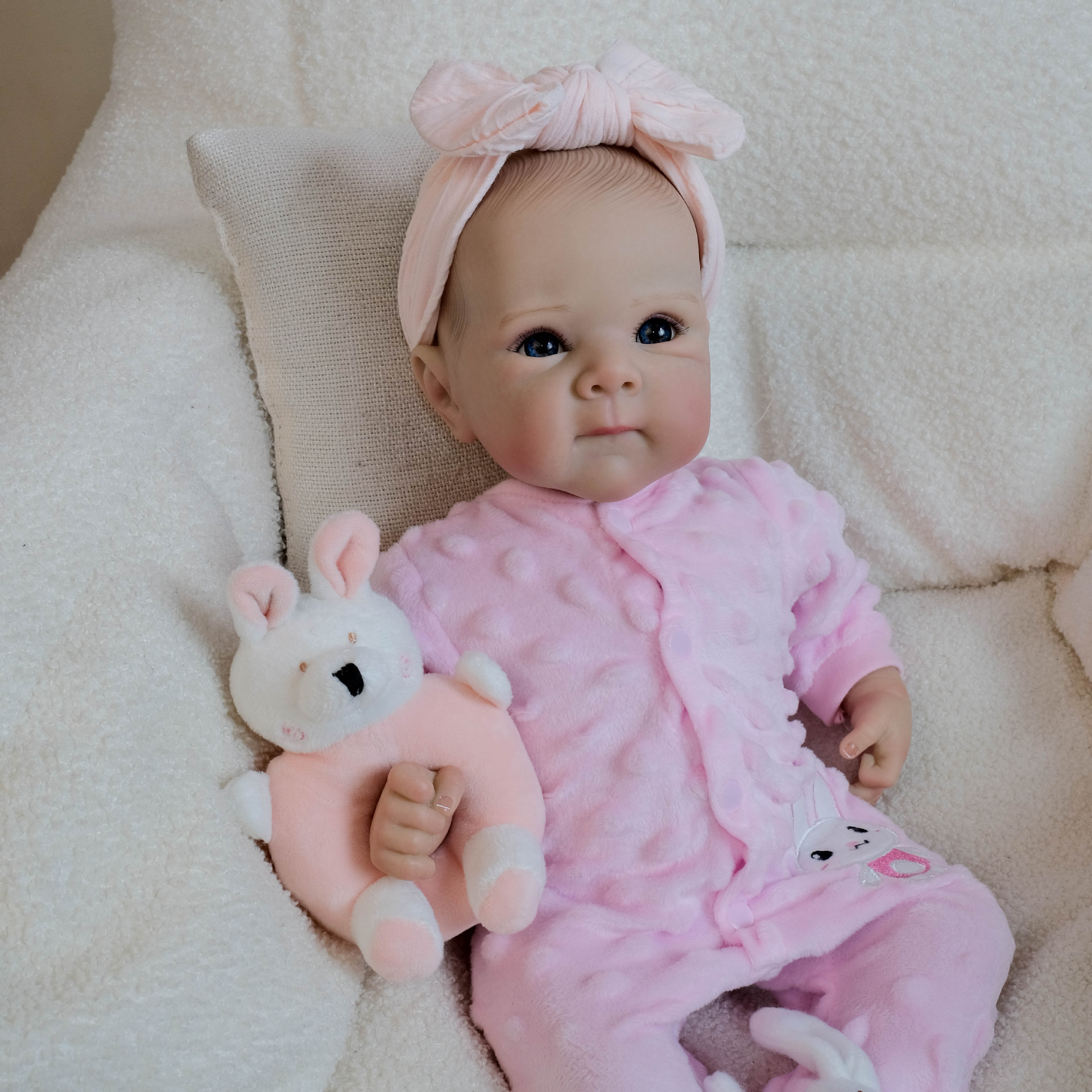 18 pulgadas rosa conejito de una pieza de simulación Bettie muñeca de renacimiento para niños cumpleaños regalo de Navidad