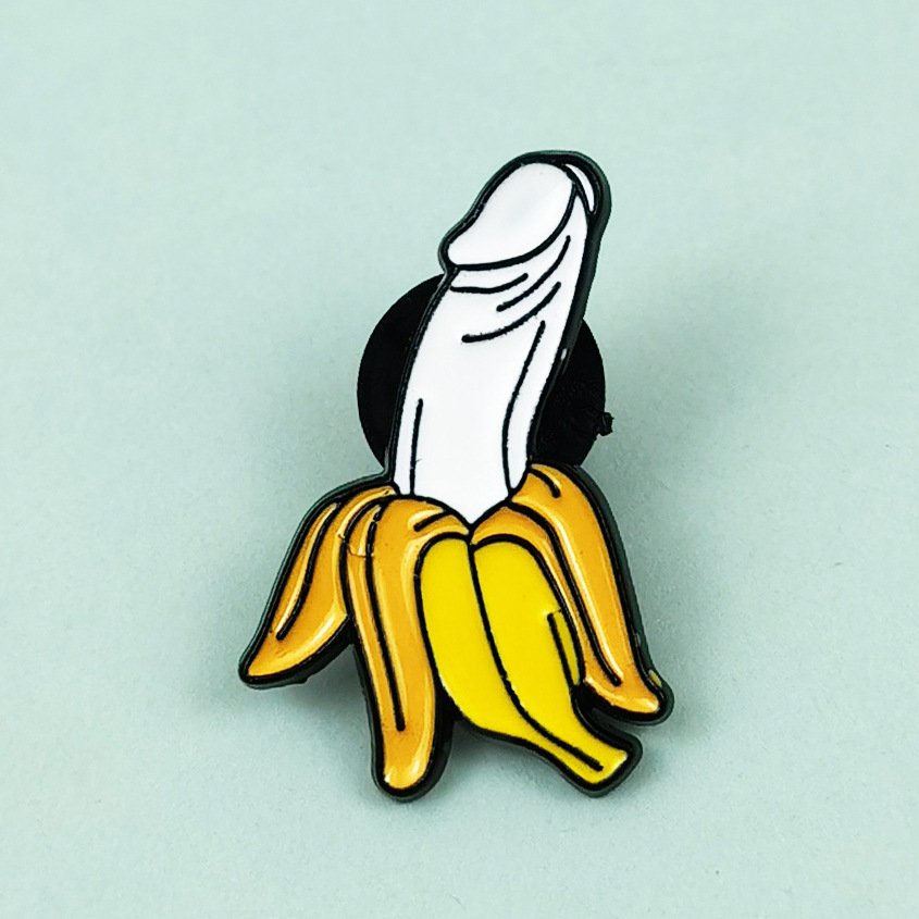 Broche de plátano pelado divertido transfronterizo estilo ins personalidad fruta aleación ropa cuello insignia accesorios de alfiler