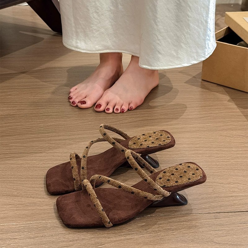 Zapatillas francesas de talón ondulado de punto de sigla para mujeres de verano 2026 nuevas sandalias de talón frío no cansadas image 2