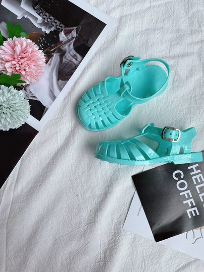New candy-colored Roman sandals for elementary school students fragrant jelly beach closed toe sandals snap-on easy to wear