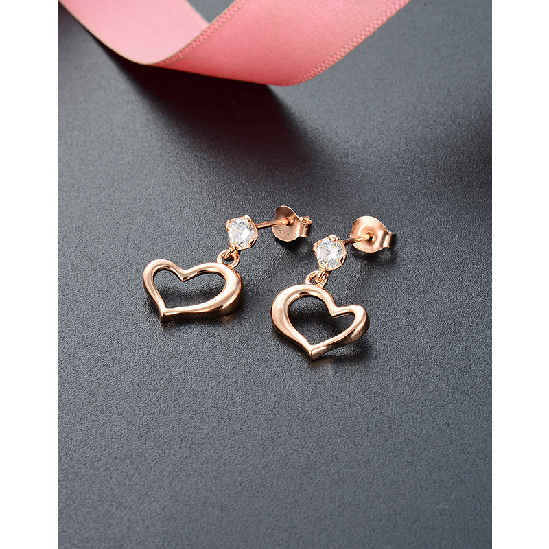 Pendientes encantadores para mujeres 925 Luz de plata esterlina nicho de lujo alto sentido 2024 nuevos pendientes de estilo pendientes elegantes pendientes de corazón de melocotón