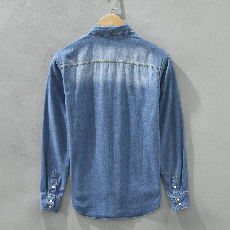 8807日系のレトロなデニムのシャツの長袖のファッションはグラデーションのカジュアルな紳士服のシャツのコートに合わせて代行します。|undefined