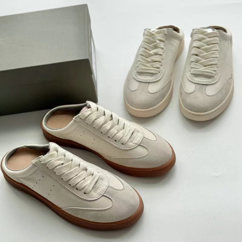 Loafers with shoelaces