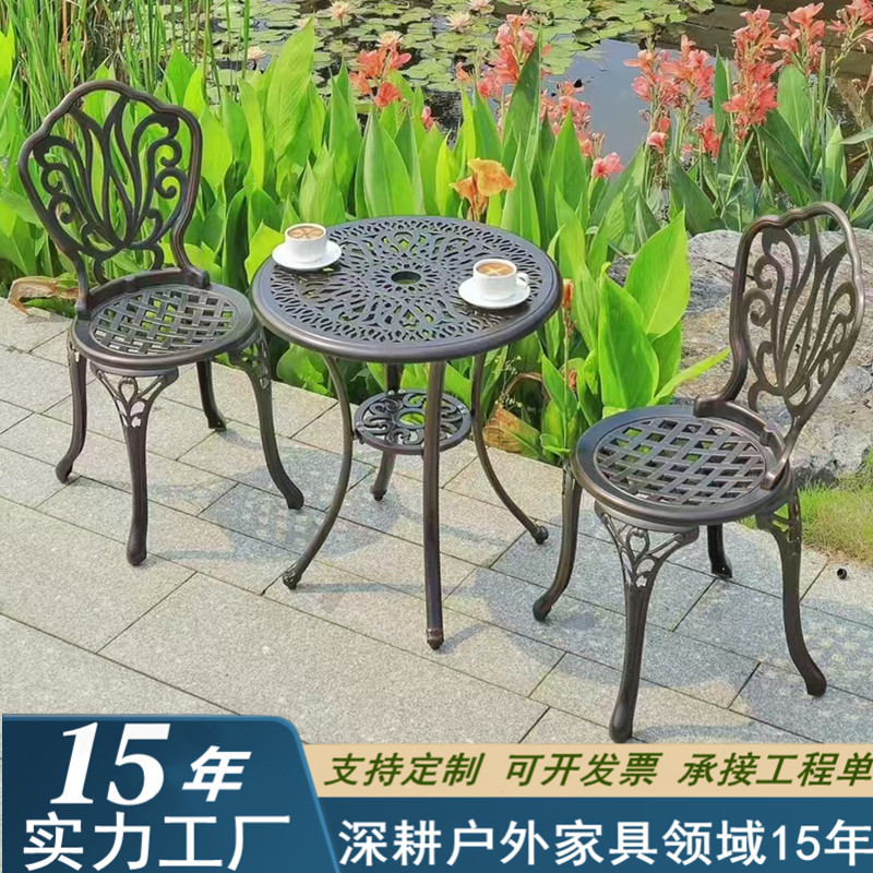 직경 68의 주조 알루미늄 원형 테이블이 있는 의자 2개