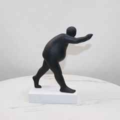 Modern minimalist creative balanced figure sculpture portrait display piece model room show room liquor cabinet soft decoration item arrangement