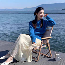 2025年春款蓝色上毛衣女超好看独特设计感宽松慵懒风糯叽叽针织衫