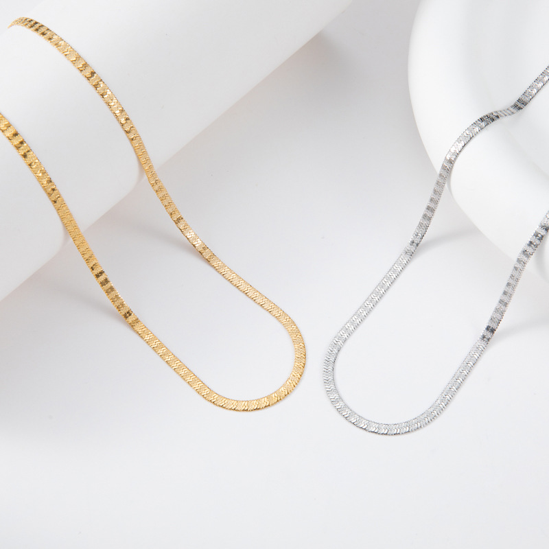 New fashionable stainless steel embossed blade chain with a minimalist and versatile collarbone necklace_voghion.com