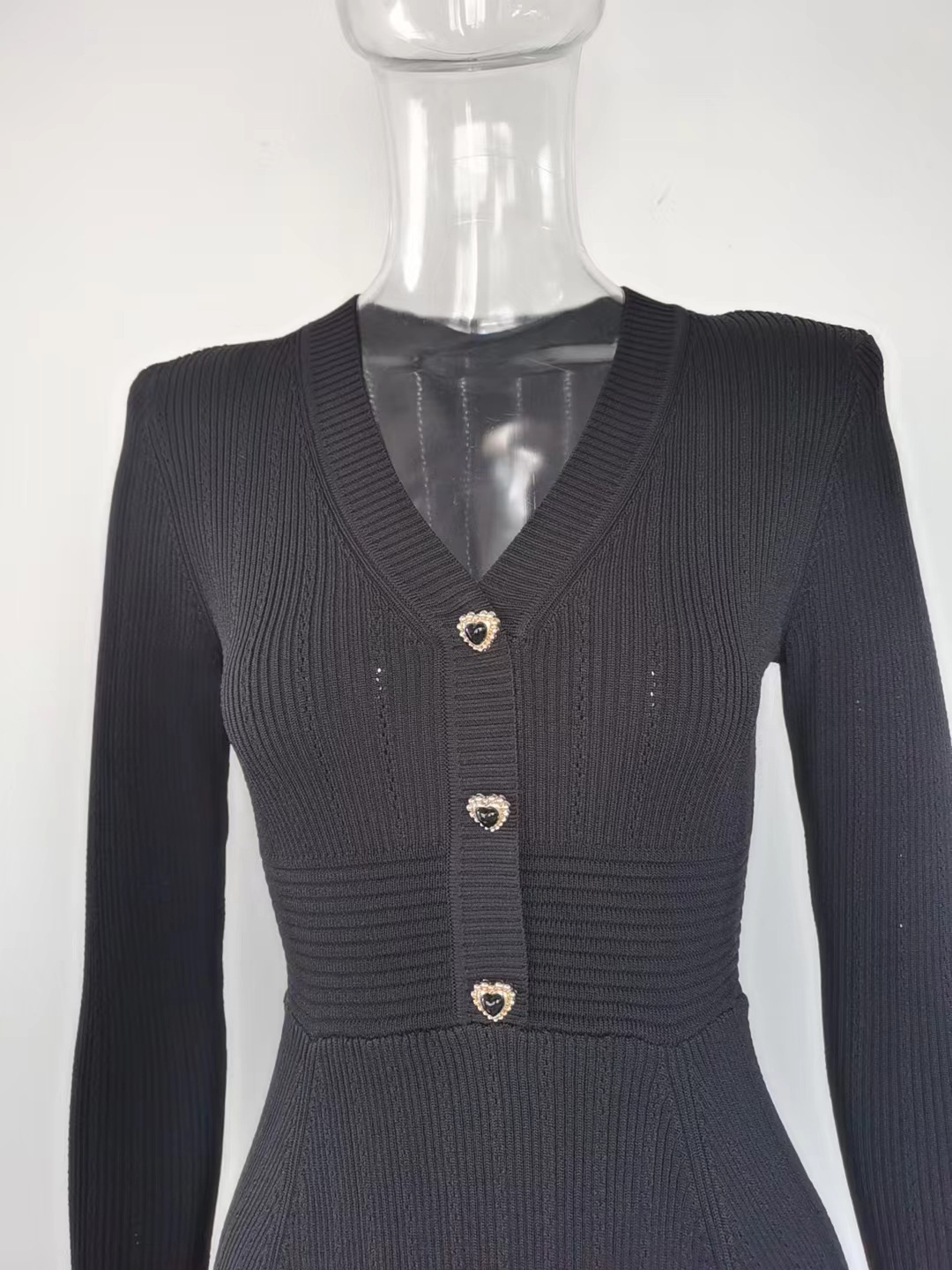 Vêtements pour femmes automne et hiver nouvelle robe rouge à col en V tempérament slim bouton d'amour jupe tricotée jupe courte en ligne A_voghion.com
