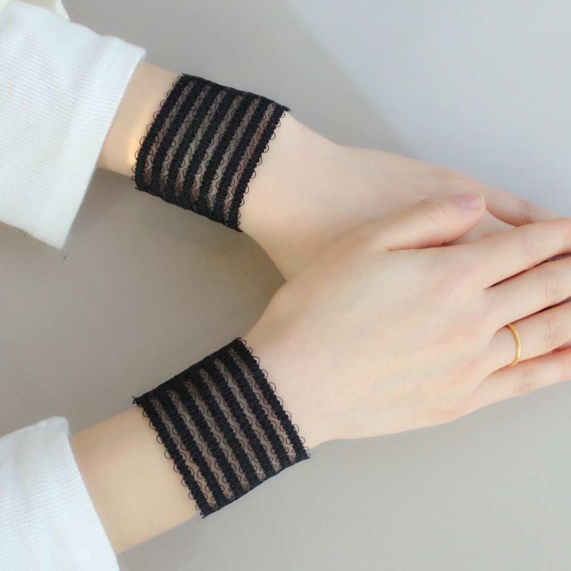 Lace Scar Cover Wristband for Video Live Streaming, Tattoo Cover Sleeve, Wrist Protector for Women