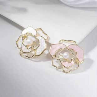 High-end simple ladies pearl brooch all-match niche design temperament flower pin small fragrance butterfly brooch