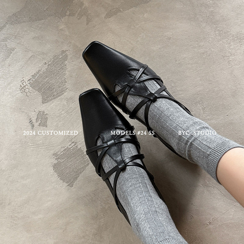Design belt square toe flat