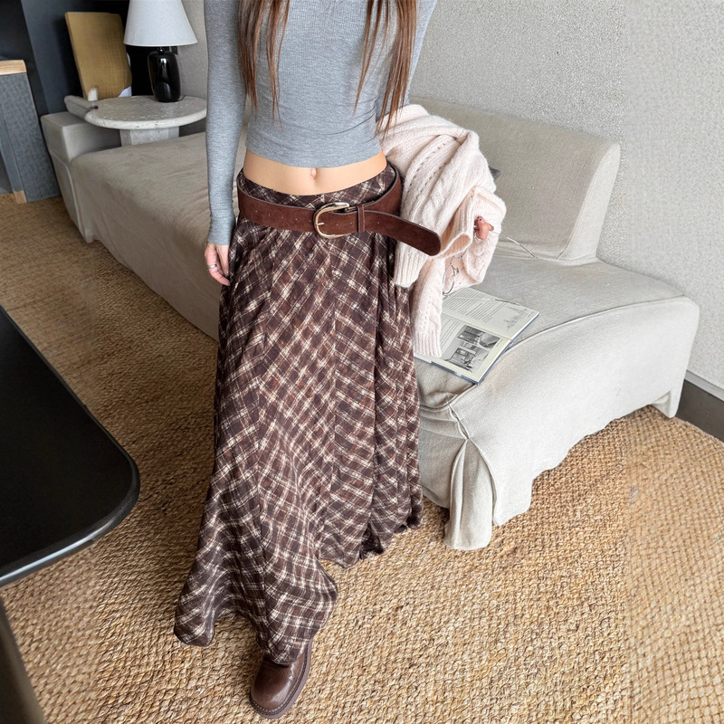 Actual Shot of 2025 Autum Korean Style Multi-Piece Brown Light and Drapey Large Skirt A-Shaped Plaid Skirt