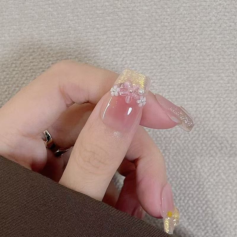 純粋な手作りの純粋な欲求のチークの極光のしわの氷は立体の小さい花のフランスのスパンコールのフランス式の白いネイルアートを通します。|undefined