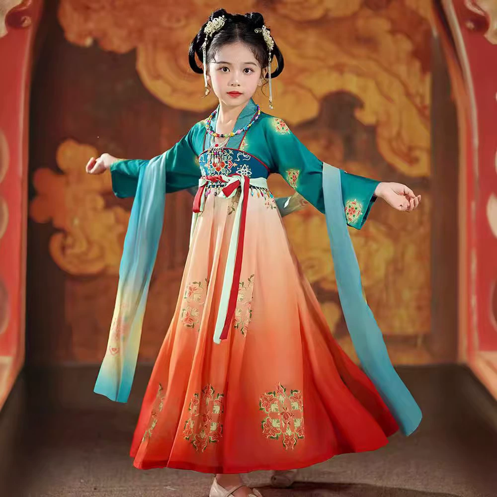 Весенние новые девушки из династии Тан