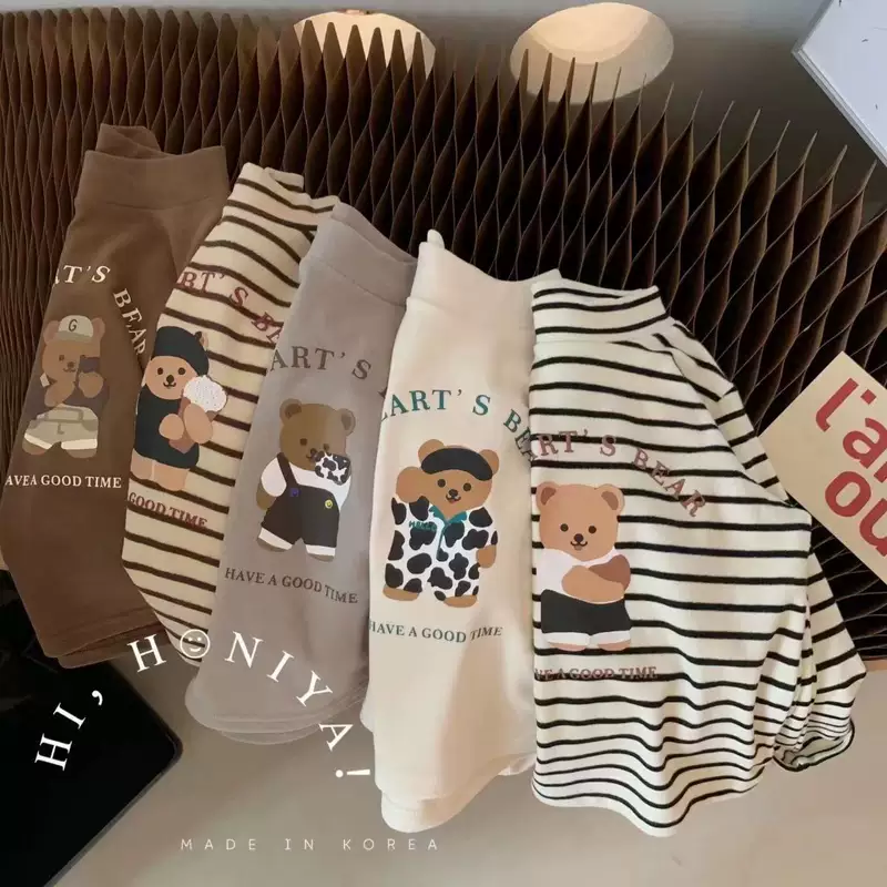 เสื้อตัวบนกันหนาวคอเต่าผ้าเดอรอนสำหรับเด็ก คอลเลกชันใหม่ฤดูใบไม้ร่วง-ฤดูหนาว 2025 เสื้อผ้าเด็กทารกชายหญิง ลายหมี แขนยาว ใส่เป็นเสื้อตัวใน