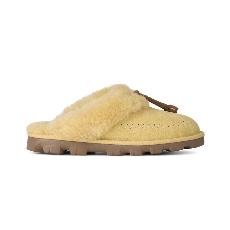2026 new model, Keget brand, fluffy-lined casual slippers, suitable for indoor and outdoor wear, snow boots, small chicken-yellow color, genuine leather, wholesale