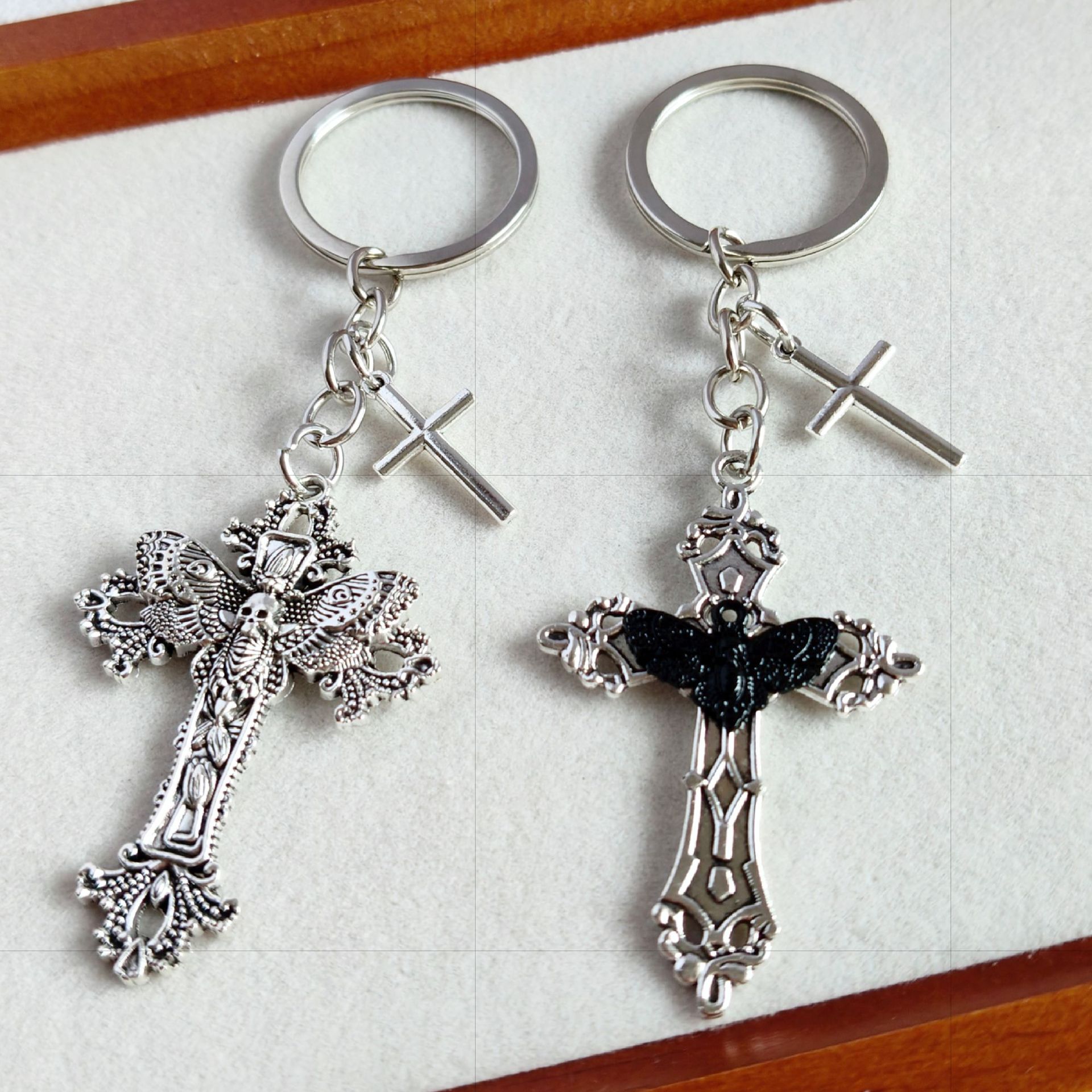 跨境复古锌合金古藤花纹十字架钥匙扣万圣节礼物情侣合金挂件