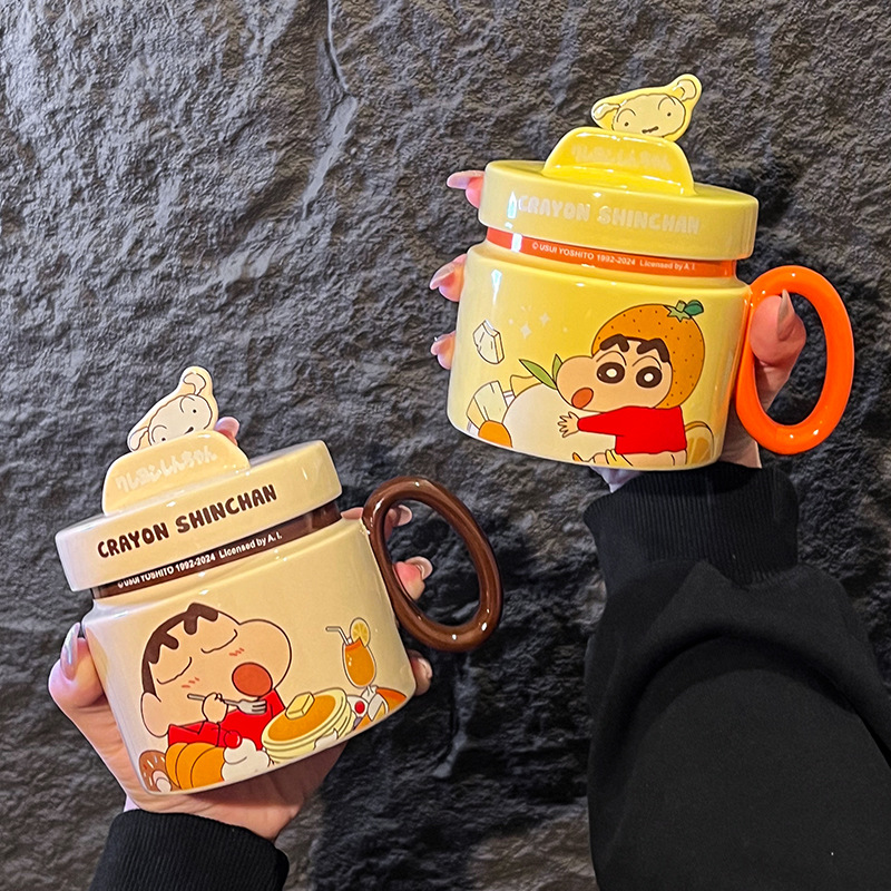 Crayon Shin-chan soporte de marca compartida con tapa taza de cerámica de dibujos animados linda taza de alto valor taza de desayuno caja de regalo