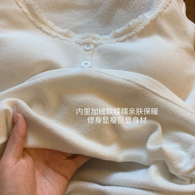 レースの辺の白い底のシャツの女性の秋冬とベルベットの保温の中でデザイン感が変わっています。|undefined