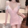 Dropped shoulder sleeves， lace suspender， off shoulder bottom， buttocks wrapped short dress