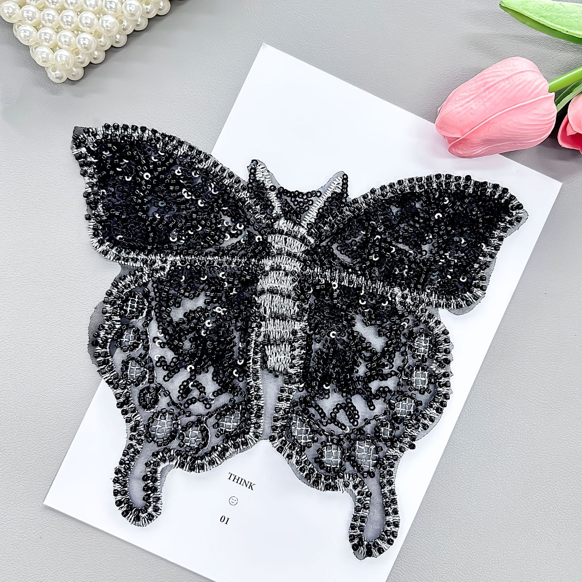 Etiqueta engomada de tela bordada de mariposa negra con cuentas Etiqueta engomada de tela de malla de encaje inferior Ropa de bricolaje Accesorios de moda