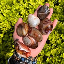 天然玛瑙原石缠丝玛瑙手把件把玩观赏石鱼缸装饰石东海水晶原石