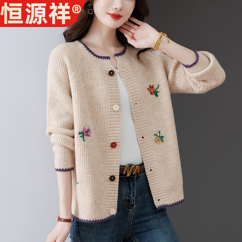 Hengyuanxiang Middle-Aged Mother's Autumn Clothing Top, Stylish Jacquard Sweater Cardigan, 2025 New Large Size Knit Outerwear Hengyuanxiang Middle-Aged Mother's Autumn Clothing Top, Stylish Jacquard Sweater Cardigan, 2025 New Large Size Knit Outerwear