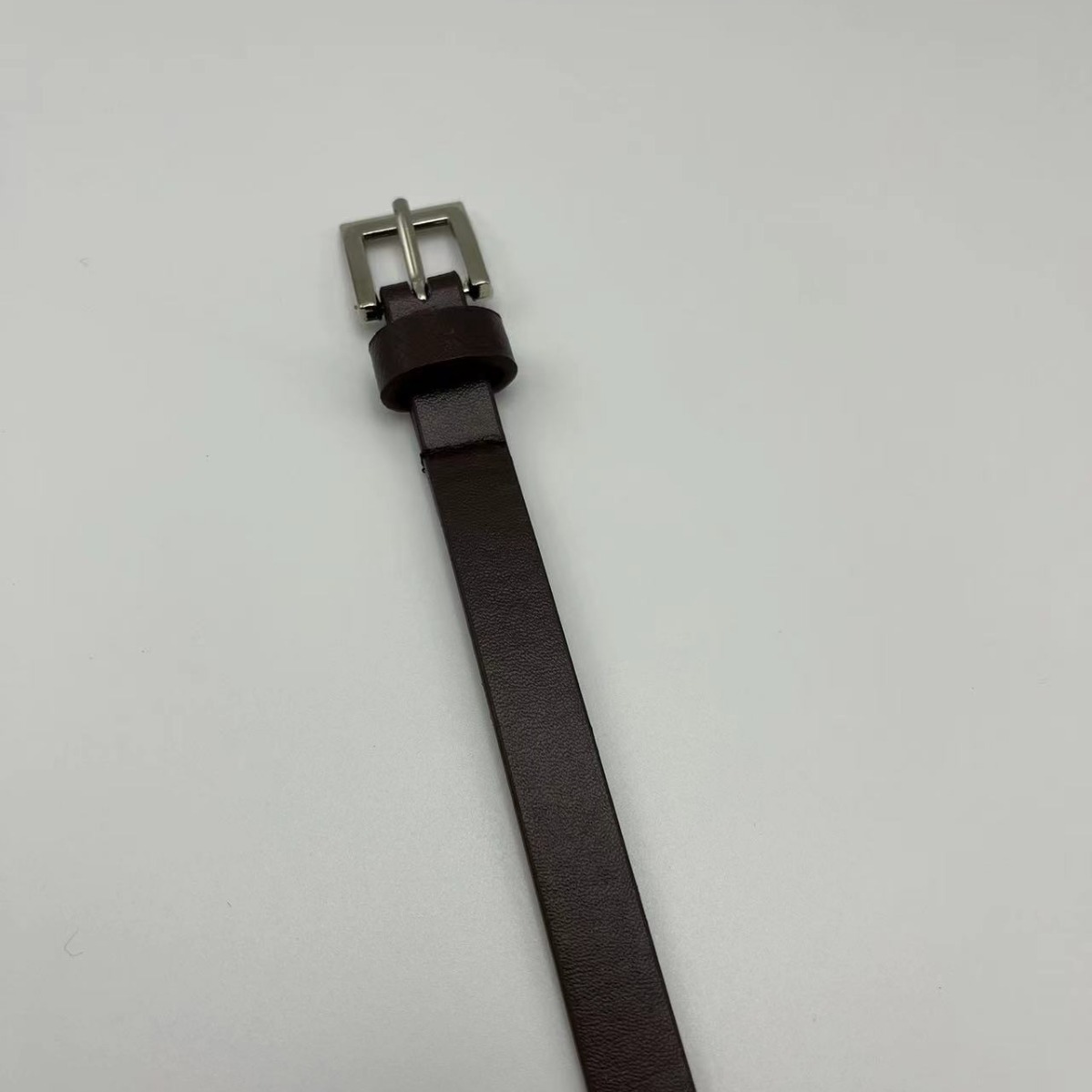 여성용 PU 벨트 얇은 벨트 핀 버클 고품질 단순 와이드 허리띠 모조 가죽 남성용 제조업체 도매 재고 있음