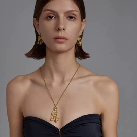 项链;耳环;耳钉