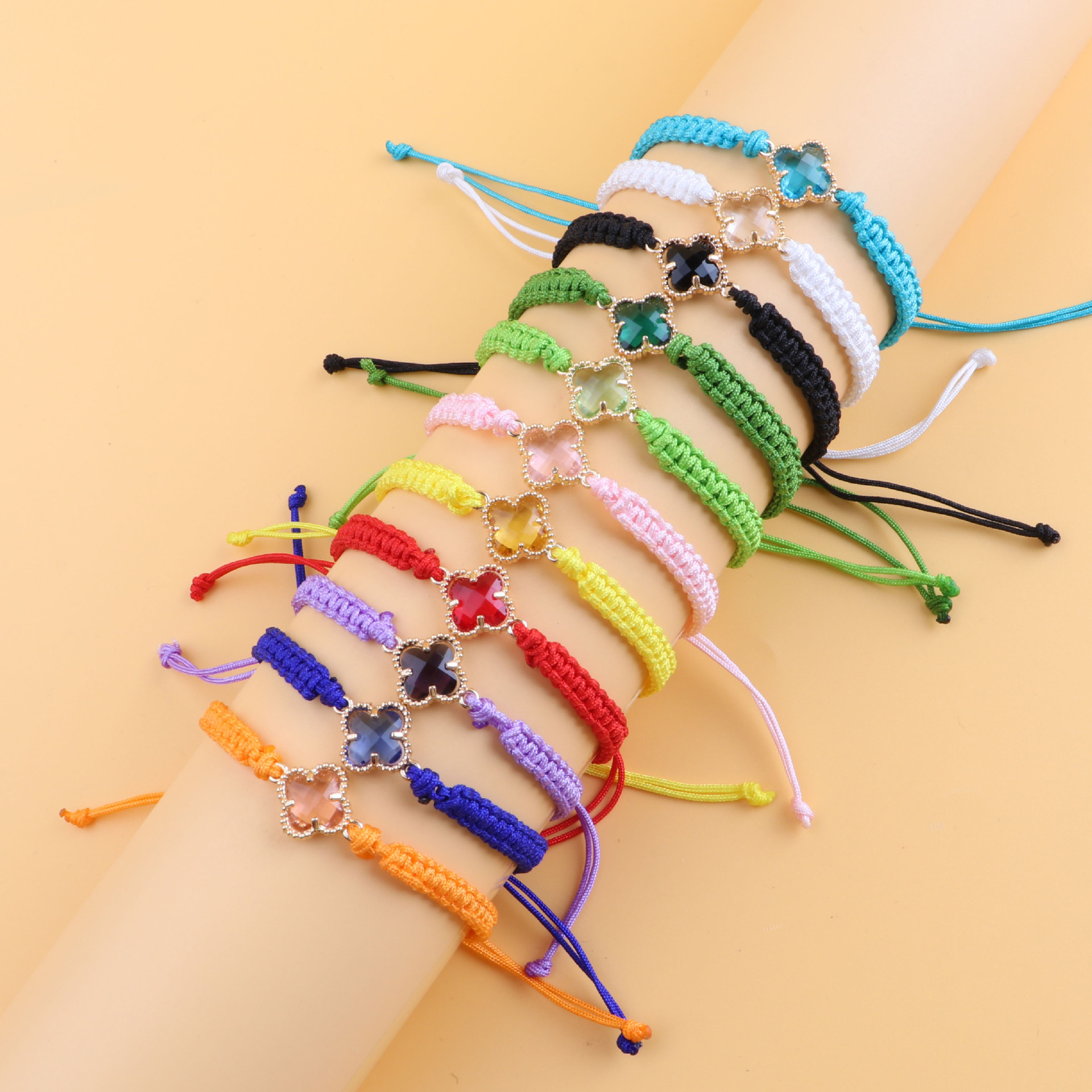 Cross-border hot sale exquisite fashion black and white simple woven couple student Clover bracelet European and American fashion