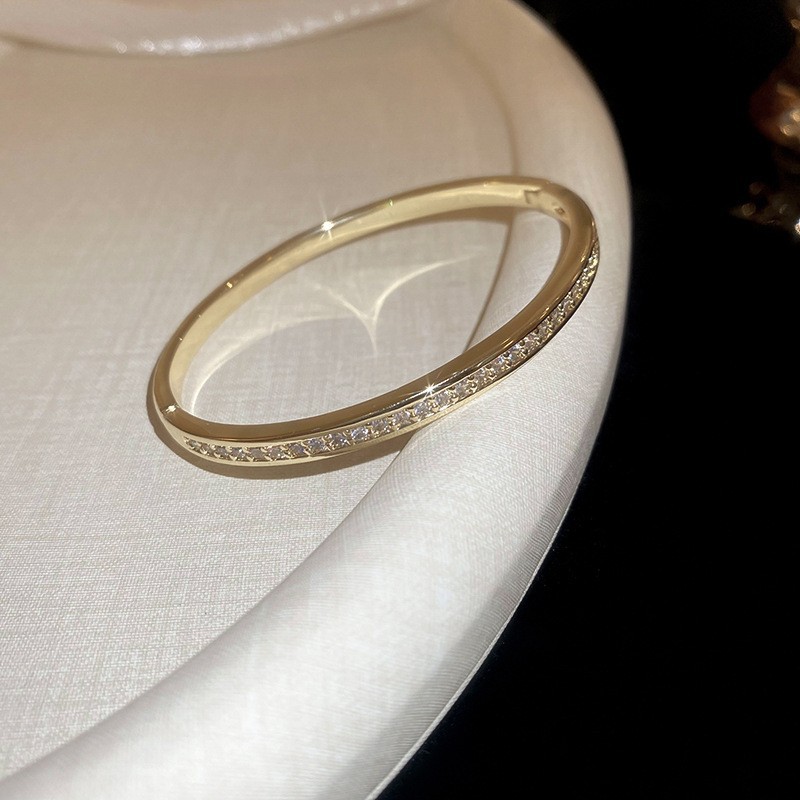 Pulsera de flores de metal transfronteriza europea y americana, nicho femenino, sentido de alta gama, pulsera simple y versátil, accesorios de joyería de lujo ligeros de moda